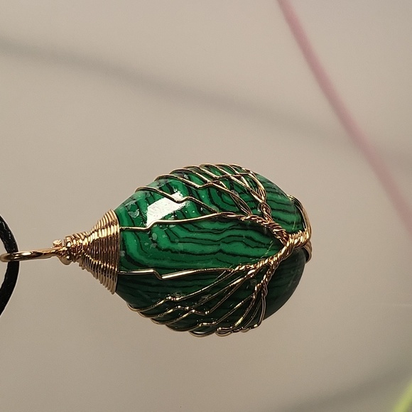 Handmade green stone with tree of life necklace - Picture 2 of 2